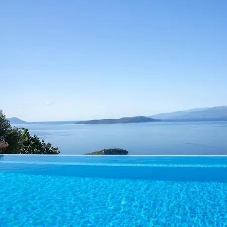 Eione-thaleia Willa Sivota